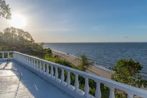 10 Beach Hill Drive Northport NY 11768