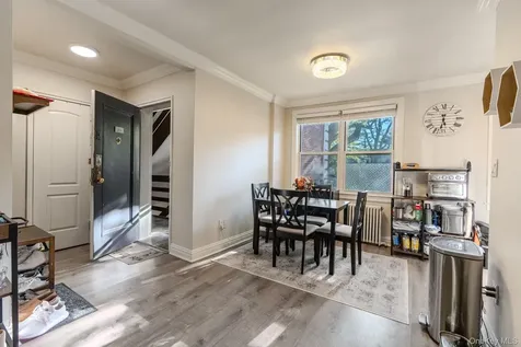 17 Edwards Street Roslyn Heights NY 11577