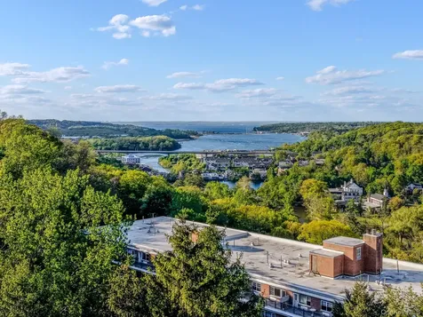 17 Edwards Street Roslyn Heights NY 11577