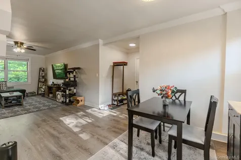 17 Edwards Street Roslyn Heights NY 11577
