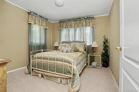 86 Somerset Road New Rochelle NY 10804