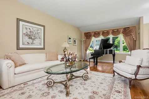 86 Somerset Road New Rochelle NY 10804