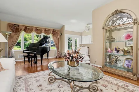 86 Somerset Road New Rochelle NY 10804