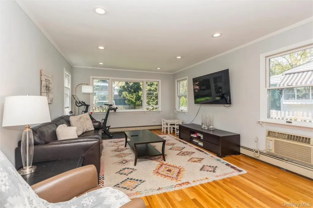 157 Chestnut Street Garden City NY 11530