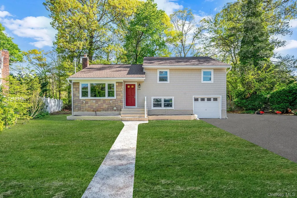 1076 Northgate Court Uniondale NY 11553