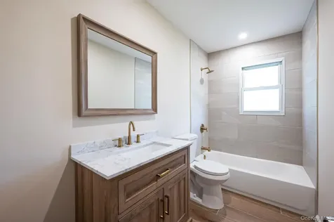 1076 Northgate Court Uniondale NY 11553