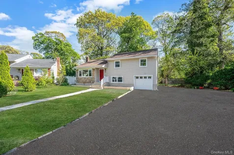 1076 Northgate Court Uniondale NY 11553