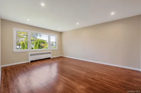 1076 Northgate Court Uniondale NY 11553