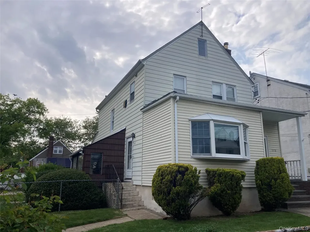 513 Marcellus Road Williston Park NY 11596