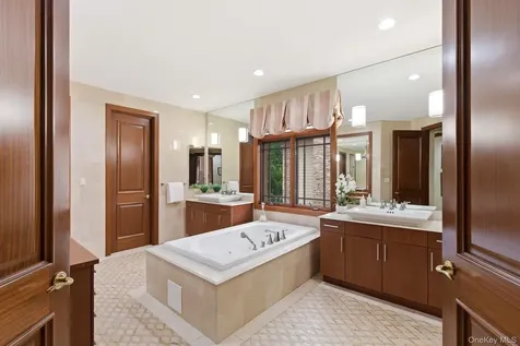 3 Olde Hamlet Drive Jericho NY 11753