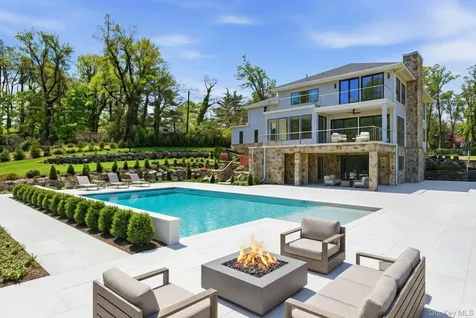 29 Soundview Lane Sands Point NY 11050