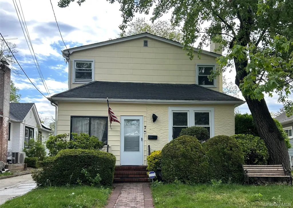 7 Bristol Street Lynbrook NY 11563