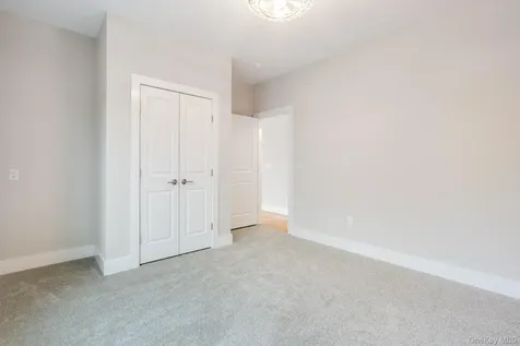 5 Pond View Court Staatsburg NY 12580