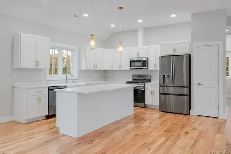 5 Pond View Court Staatsburg NY 12580