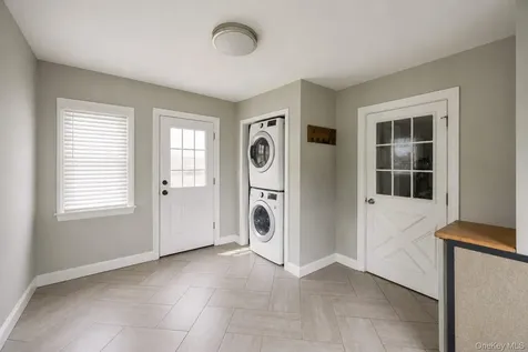 109 W Park Avenue Pearl River NY 10965