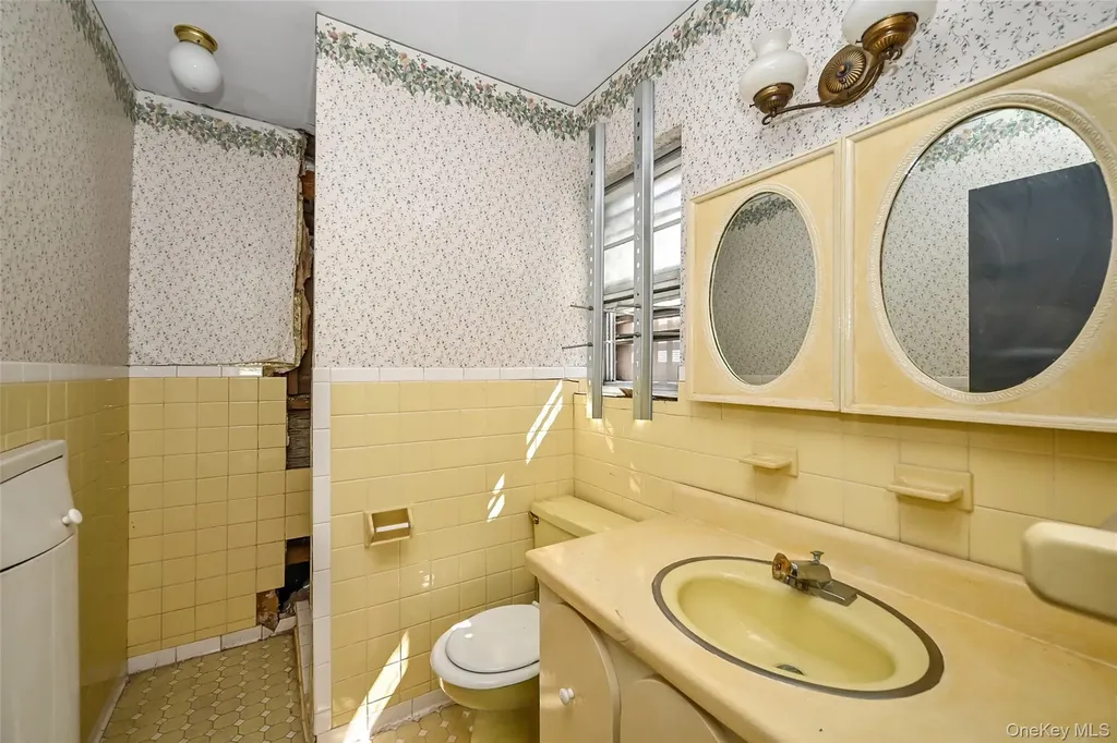 2255 Parkhurst Road Elmont NY 11003