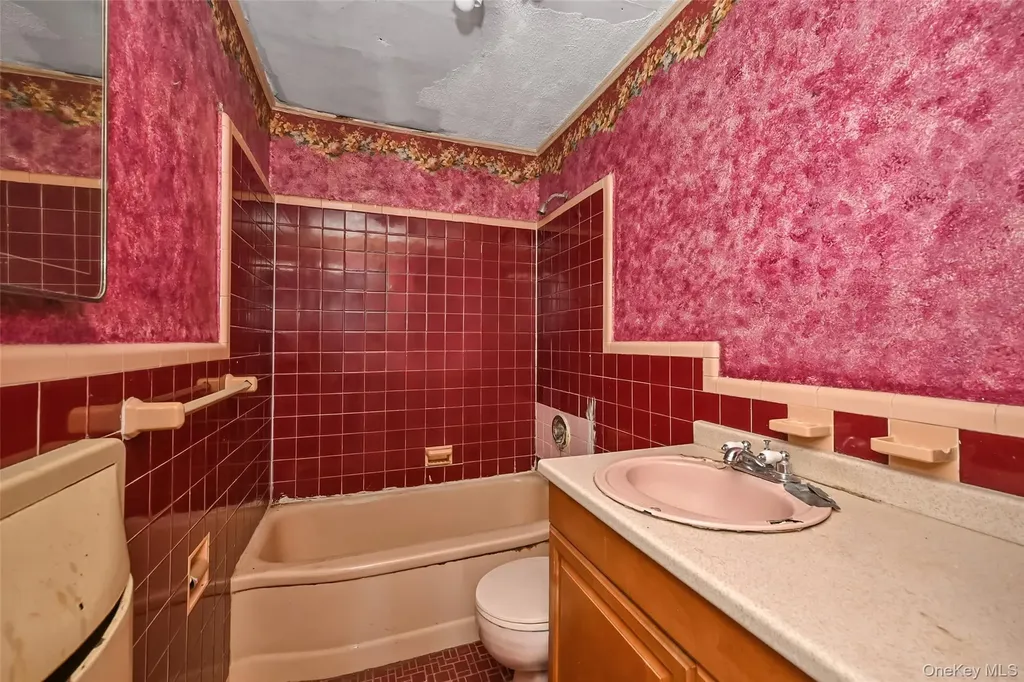 2255 Parkhurst Road Elmont NY 11003