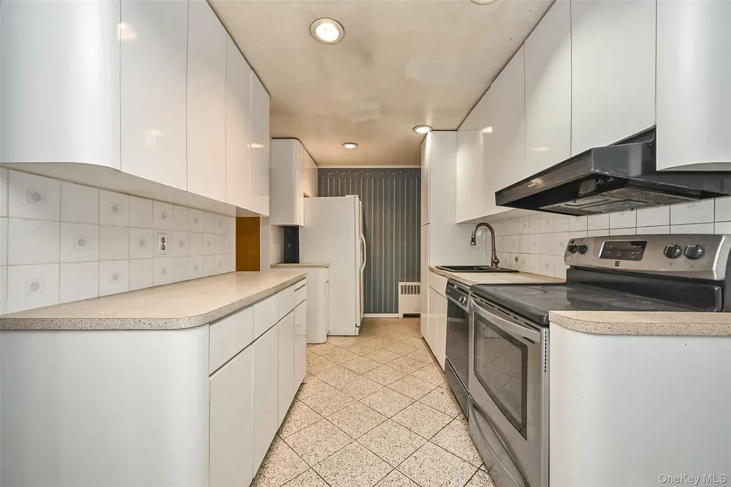 2255 Parkhurst Road Elmont NY 11003
