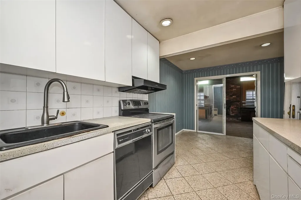 2255 Parkhurst Road Elmont NY 11003