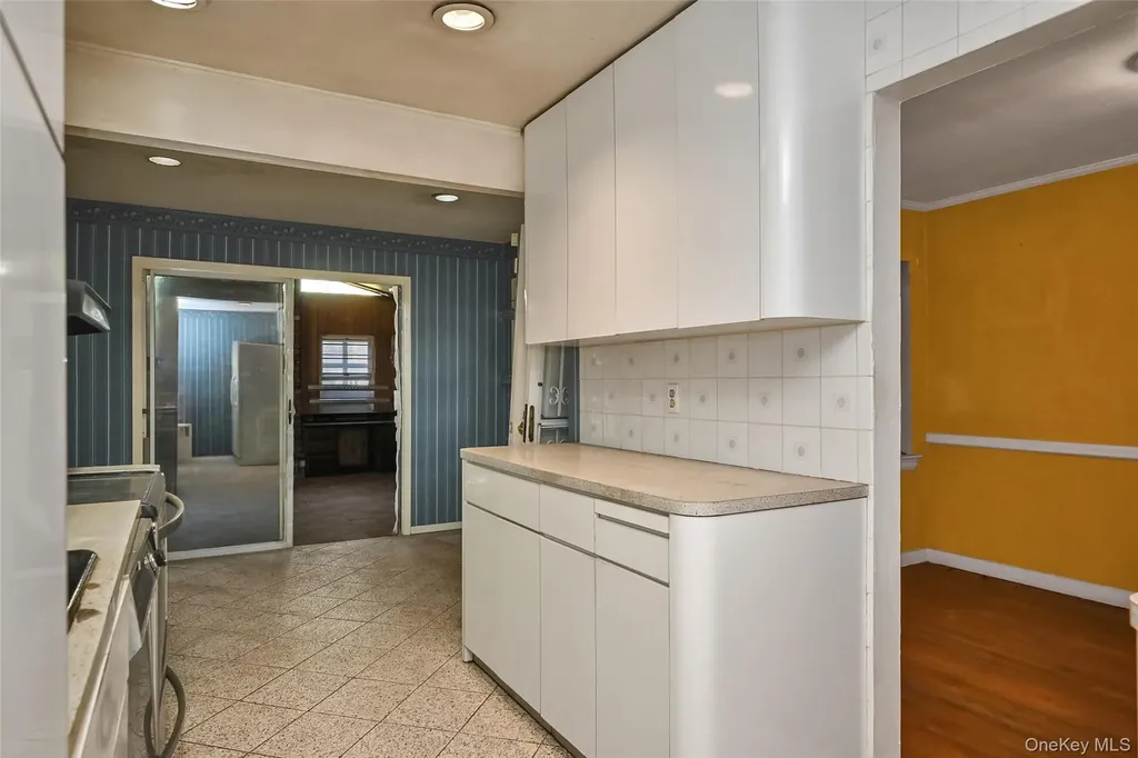 2255 Parkhurst Road Elmont NY 11003