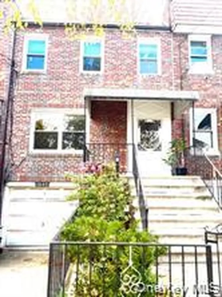 1945 Paulding Avenue Bronx NY 10462