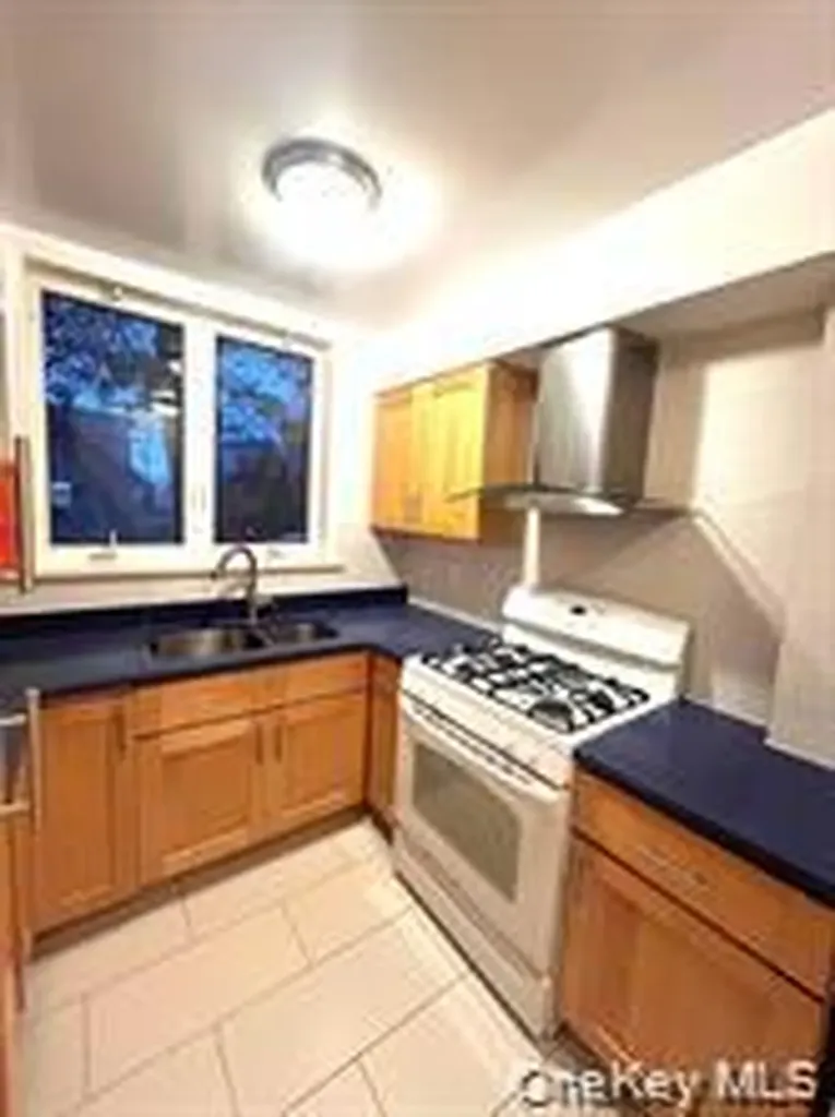 1945 Paulding Avenue Bronx NY 10462