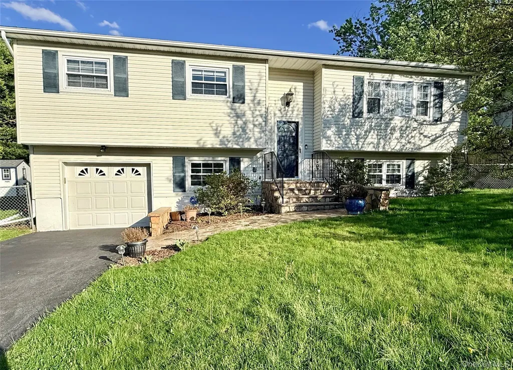 1 Weather Vane Way Middletown NY 10940