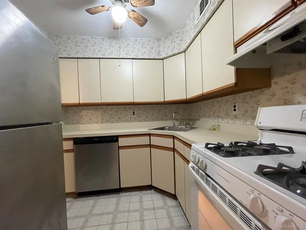 9 Fairview Circle Middle Island NY 11953