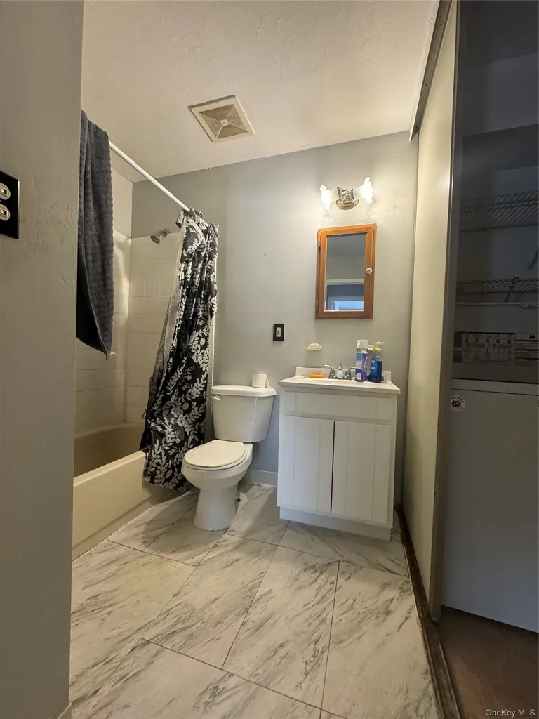 9 Fairview Circle Middle Island NY 11953
