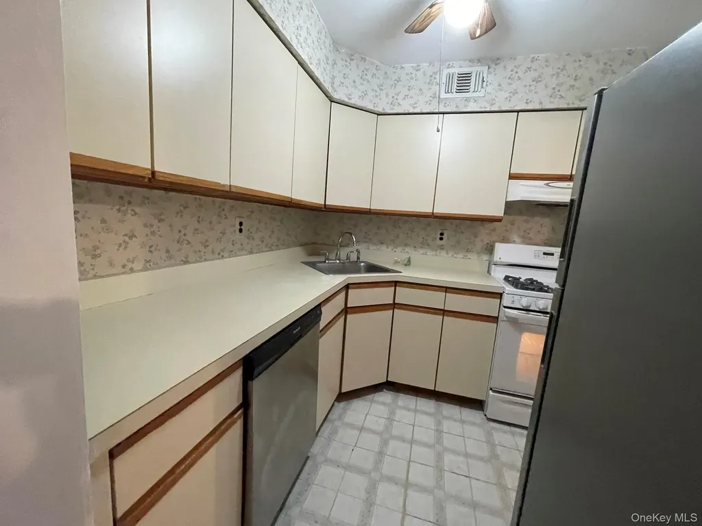 9 Fairview Circle Middle Island NY 11953