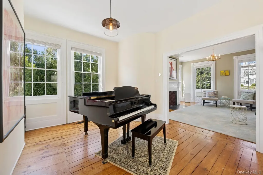 189 Main Street Sag Harbor NY 11963