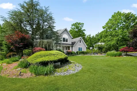 11 Country Hollow Highland Mills NY 10930