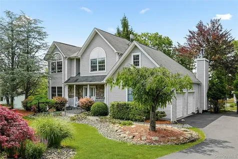 11 Country Hollow Highland Mills NY 10930