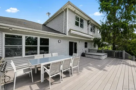11 Country Hollow Highland Mills NY 10930