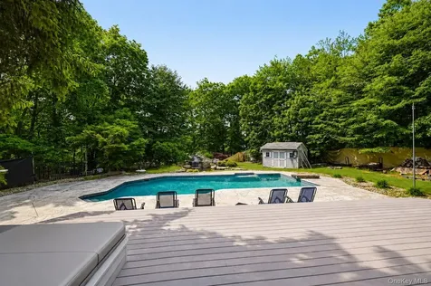 11 Country Hollow Highland Mills NY 10930