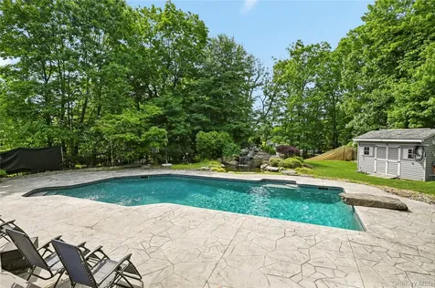 11 Country Hollow Highland Mills NY 10930