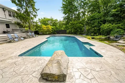 11 Country Hollow Highland Mills NY 10930