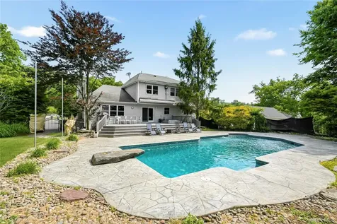 11 Country Hollow Highland Mills NY 10930