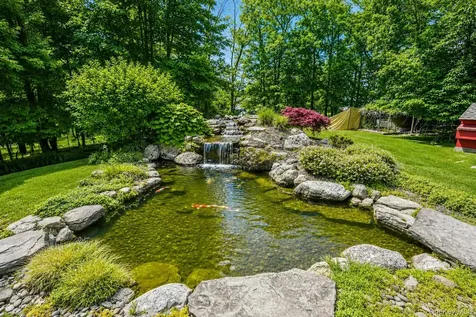 11 Country Hollow Highland Mills NY 10930
