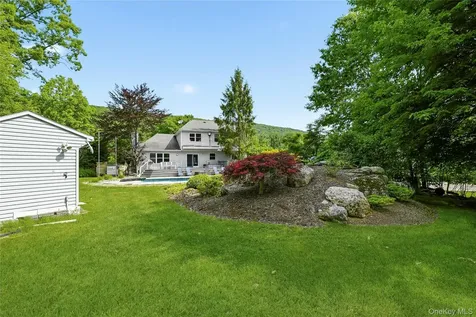 11 Country Hollow Highland Mills NY 10930