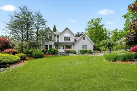 11 Country Hollow Highland Mills NY 10930