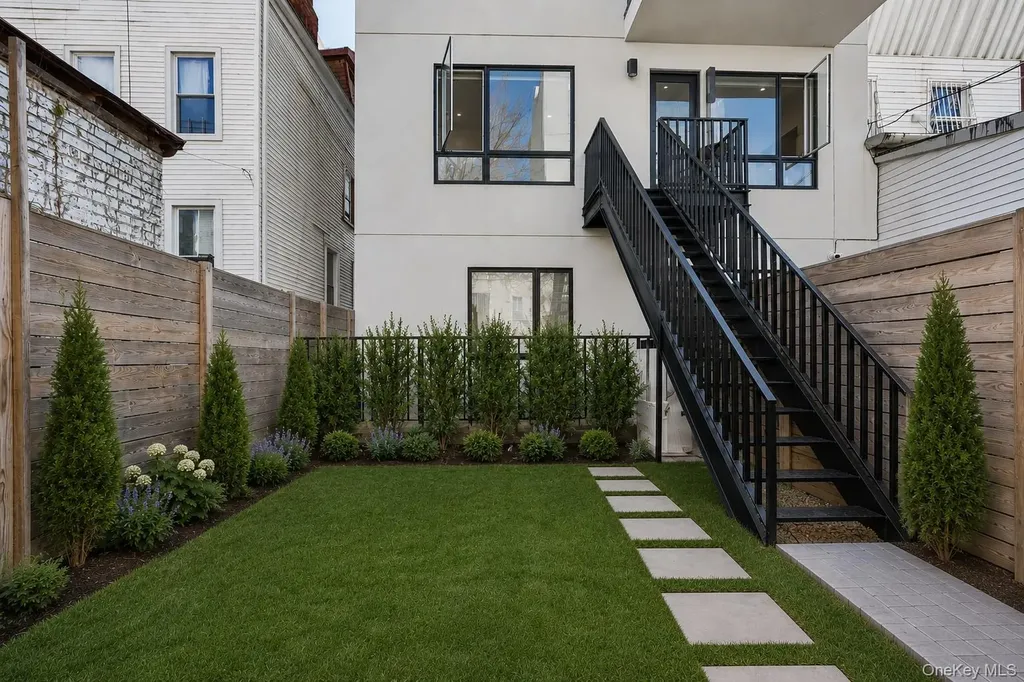 1009 Hancock Street Brooklyn NY 11221