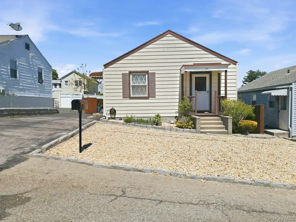 10 Floral Lane Yonkers NY 10703