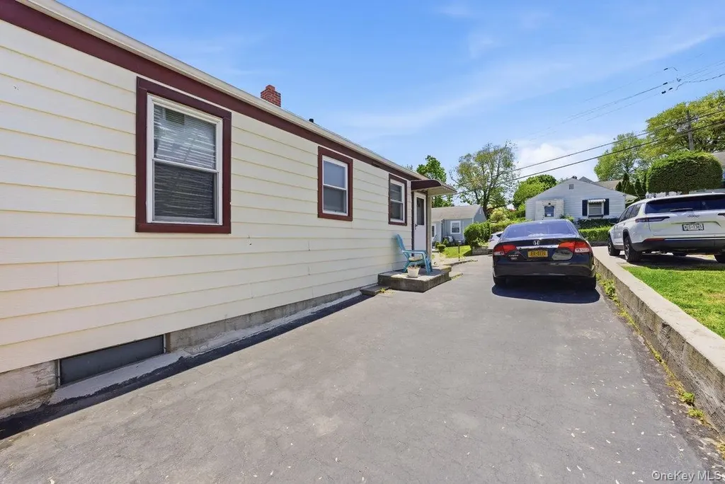10 Floral Lane Yonkers NY 10703