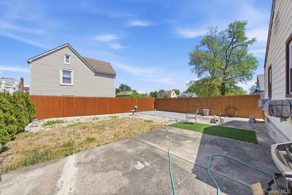 10 Floral Lane Yonkers NY 10703