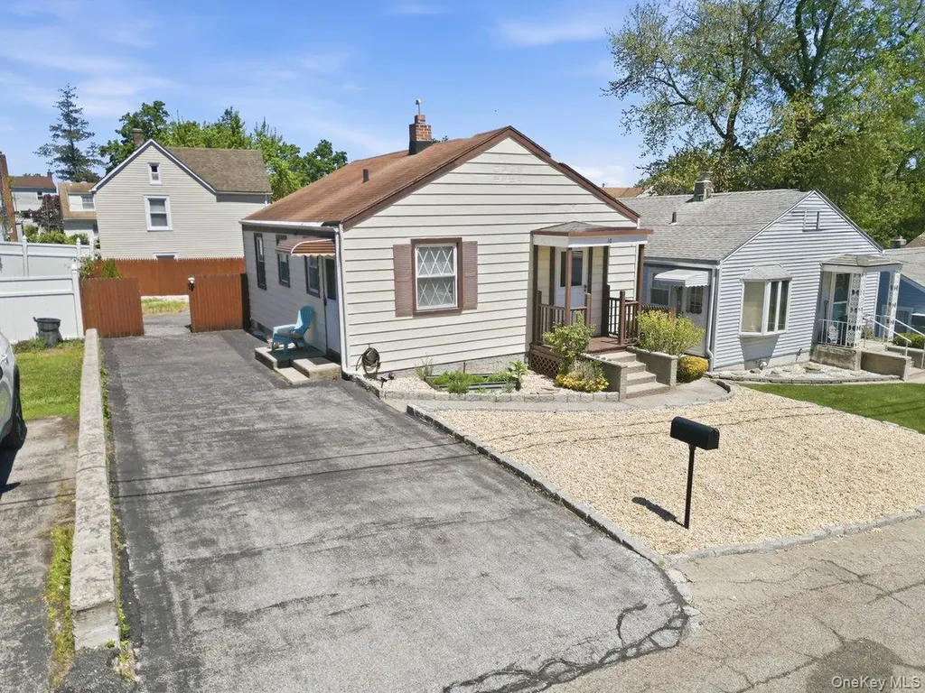 10 Floral Lane Yonkers NY 10703