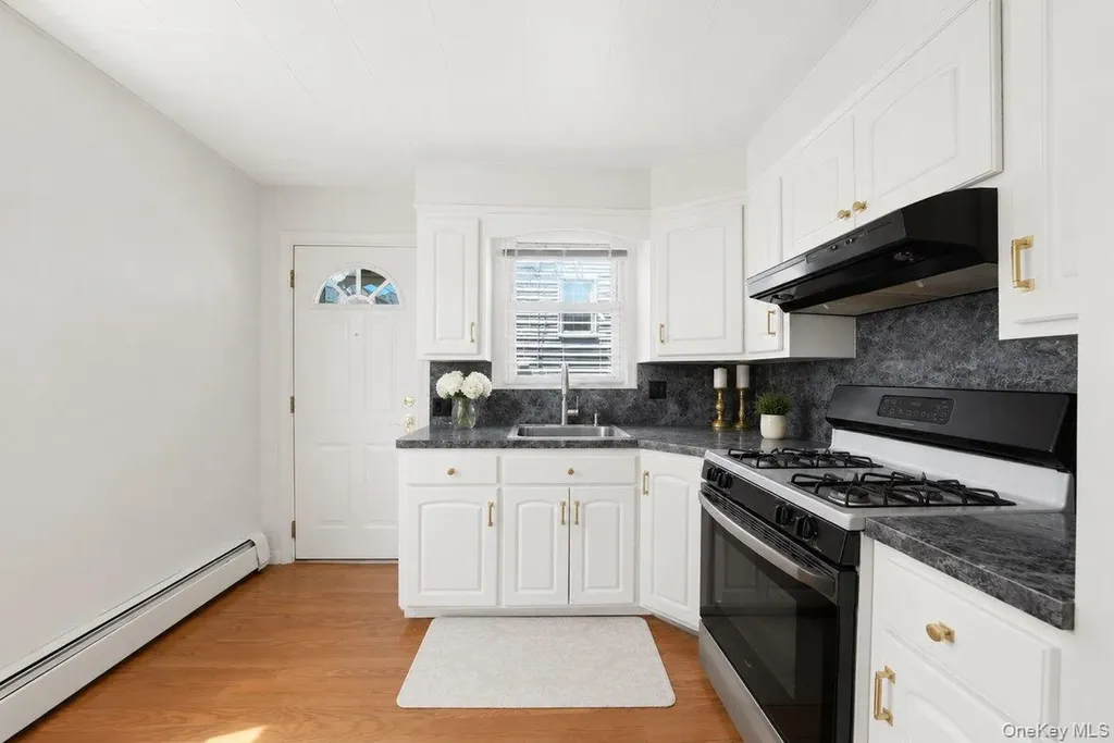 10 Floral Lane Yonkers NY 10703