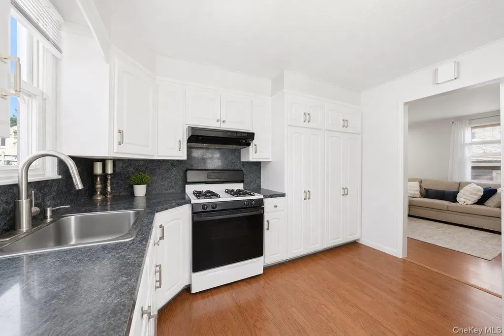 10 Floral Lane Yonkers NY 10703