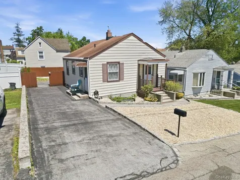 10 Floral Lane Yonkers NY 10703
