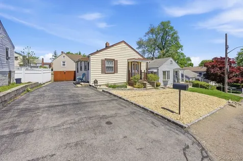 10 Floral Lane Yonkers NY 10703